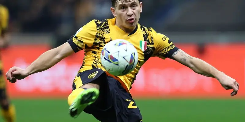 Nicolò Barella là cầu nối vững chắc giữa tuyến giữa và hàng công